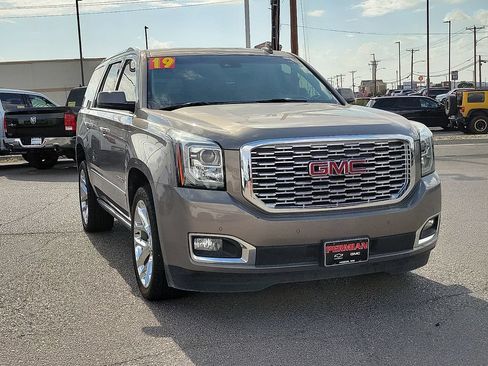 Used 2019 GMC Yukon Denali w/ Denali Ultimate Package AWD/4WD image 2