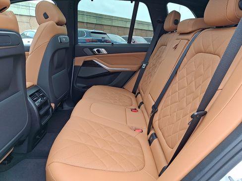 New 2026 BMW X5 xDrive40i w/ M Sport Package AWD/4WD image 5