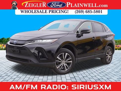 Used 2022 Toyota Venza LE image 1