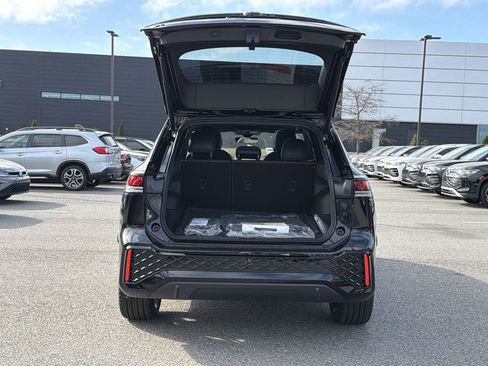 New 2026 Volkswagen Tiguan SE R-Line FWD image 15