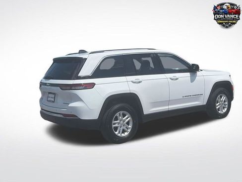 Certified 2023 Jeep Grand Cherokee Laredo AWD/4WD image 5