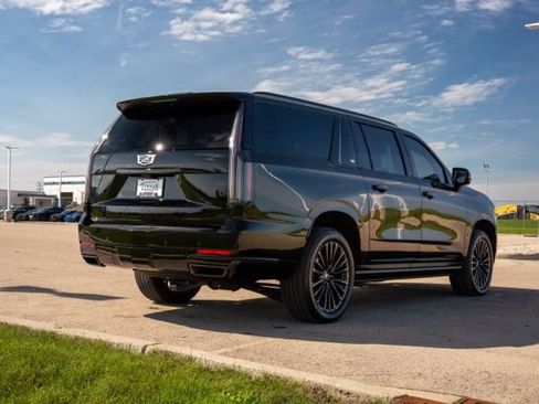 Used 2025 Cadillac Escalade ESV Sport Platinum AWD/4WD image 7