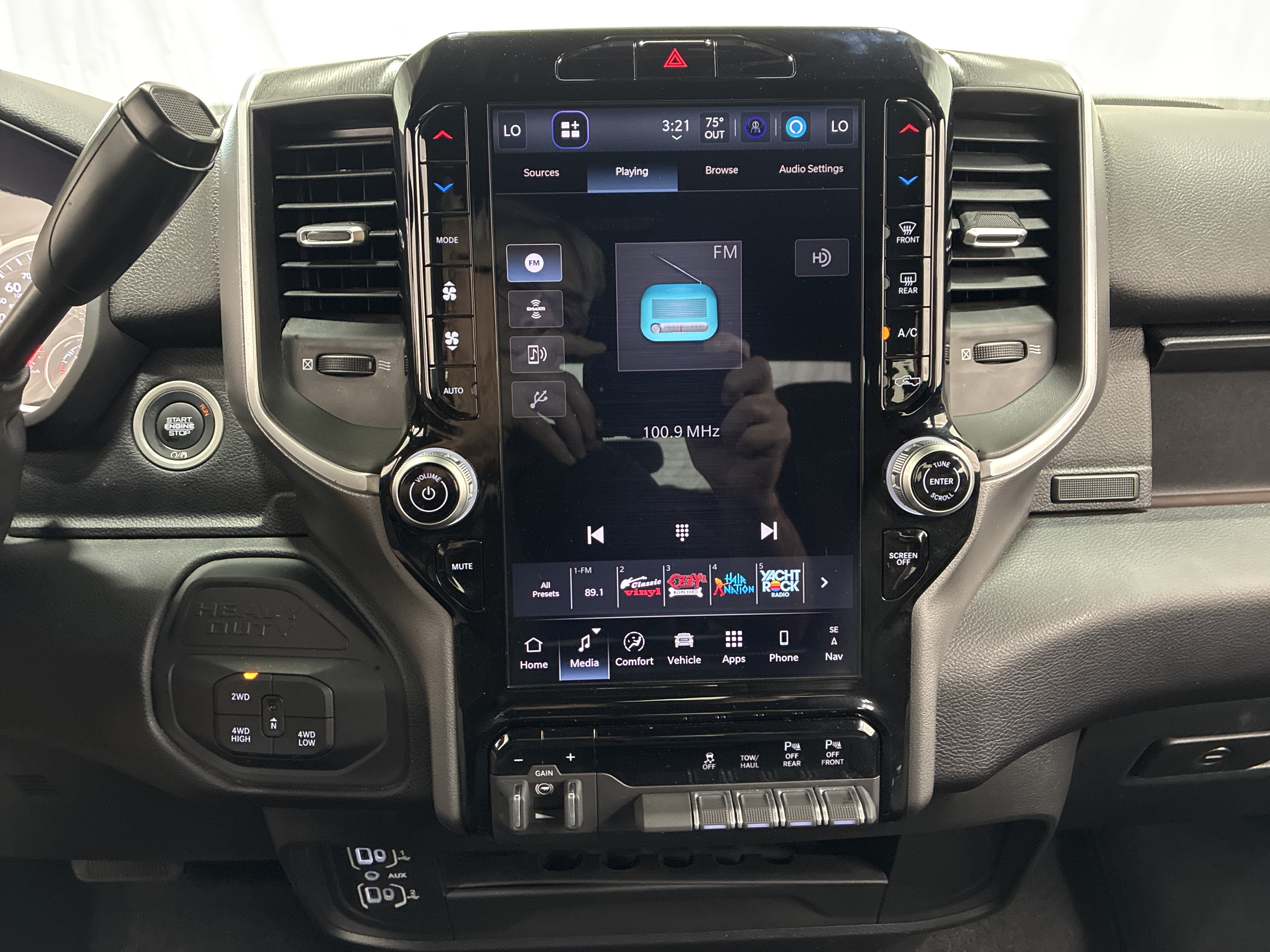 Certified 2025 RAM 2500 Big Horn AWD/4WD image 25