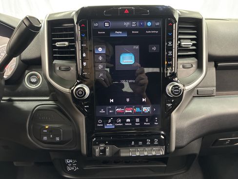 Certified 2025 RAM 2500 Big Horn AWD/4WD image 25