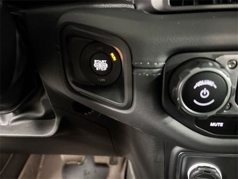 Used 2024 Jeep Wrangler Unlimited Rubicon w/ Technology Group image 17