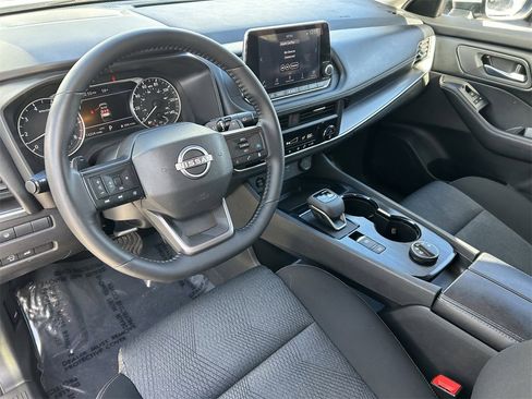 Certified 2025 Nissan Rogue SV image 31