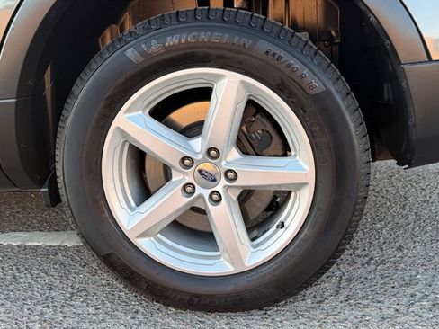 Used 2016 Ford Explorer XLT w/ Equipment Group 201A AWD/4WD image 22