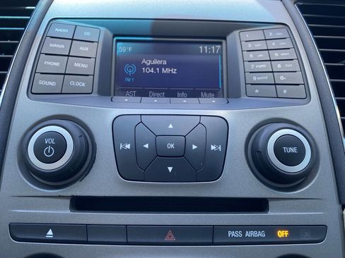 Used 2016 Ford Taurus SE FWD image 34