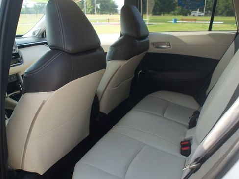 Used 2022 Toyota Corolla Cross XLE w/ Convenience Package FWD image 15