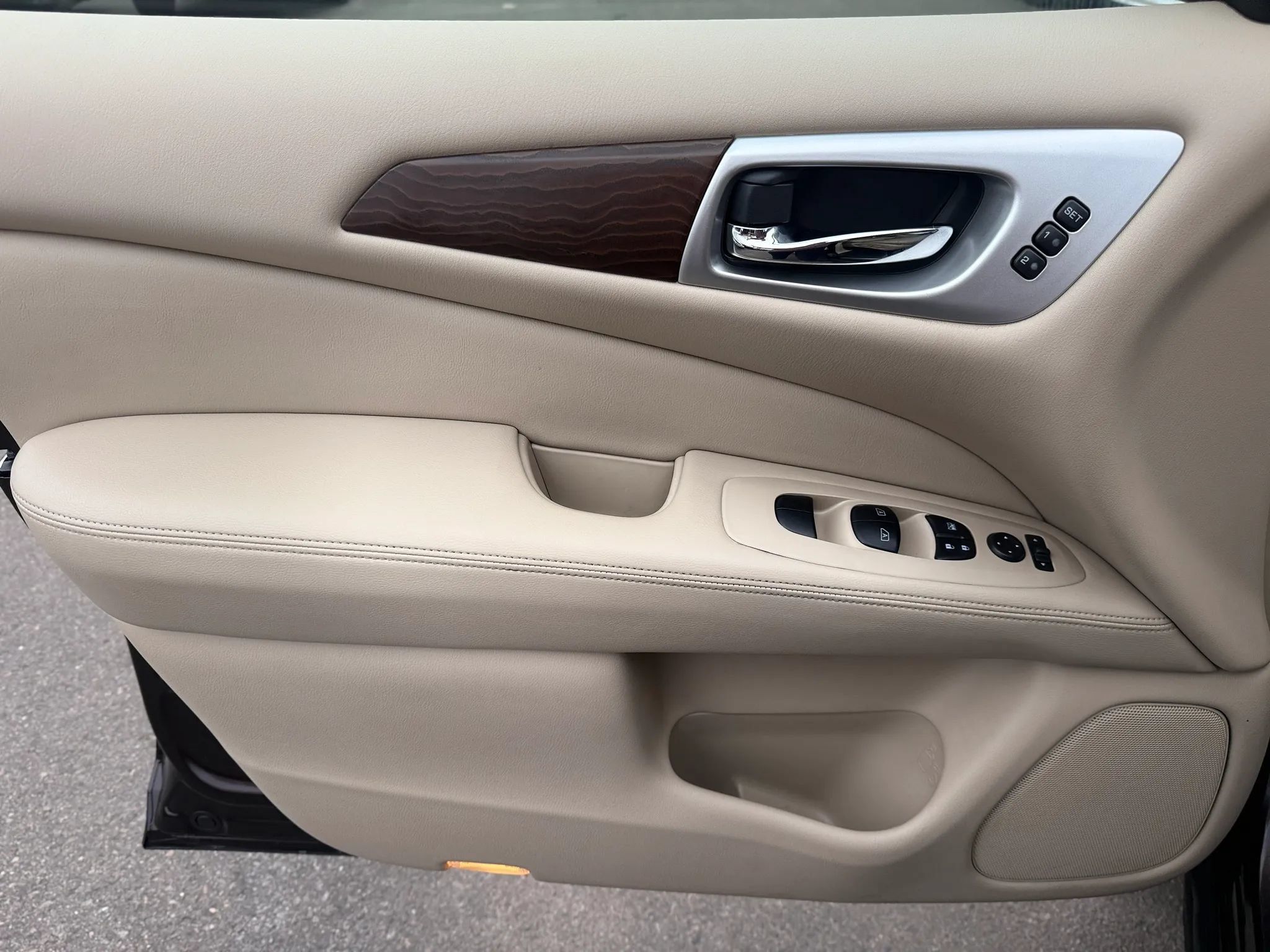 Used 2020 Nissan Pathfinder Platinum AWD/4WD image 14