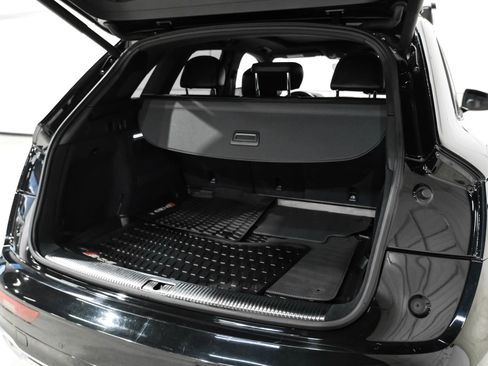 Used 2018 Audi SQ5 Premium Plus w/ Navigation Package image 62