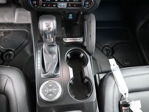 New 2025 Ford Bronco Badlands image 32