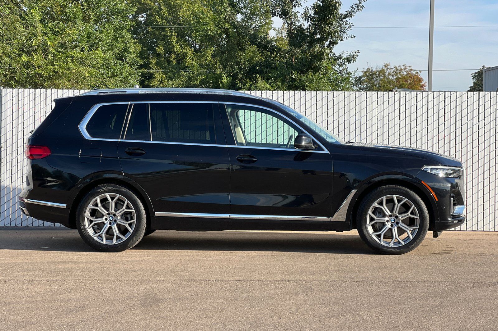 Used 2020 BMW X7 xDrive40i w/ Premium Package AWD/4WD image 3
