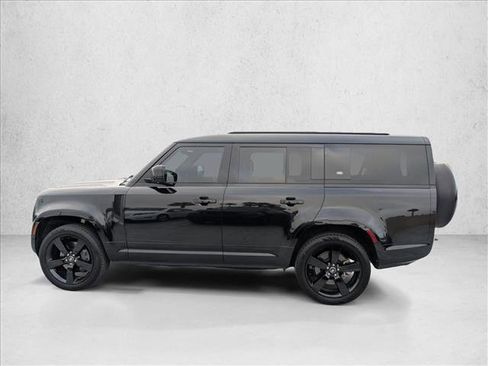 Used 2023 Land Rover Defender 130 SE image 8