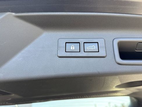 Used 2025 Subaru Forester Limited image 32