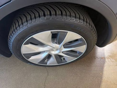 Used 2023 Tesla Model Y Long Range AWD/4WD image 84