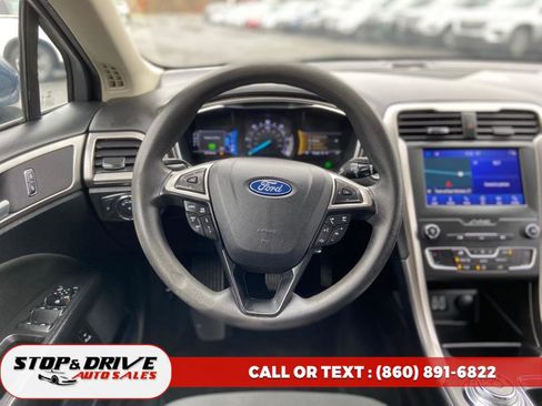 Used 2019 Ford Fusion SE image 14