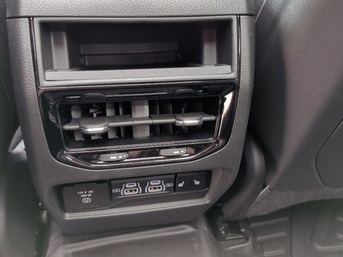 Used 2025 Jeep Grand Cherokee Limited w/ Black Appearance Package RWD image 40