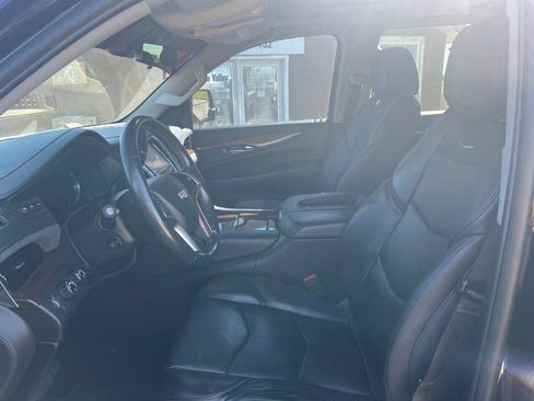 Used 2018 Cadillac Escalade ESV Premium Luxury image 5