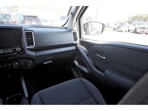 Used 2024 Nissan Frontier SV image 13