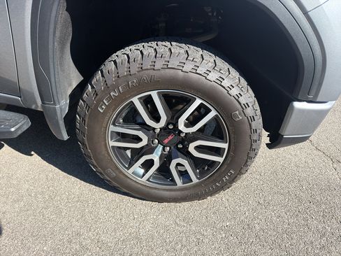 Used 2023 GMC Sierra 1500 AT4 w/ Technology Package AWD/4WD image 34