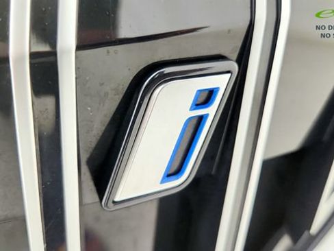 Used 2025 BMW i5 eDrive40i RWD image 32