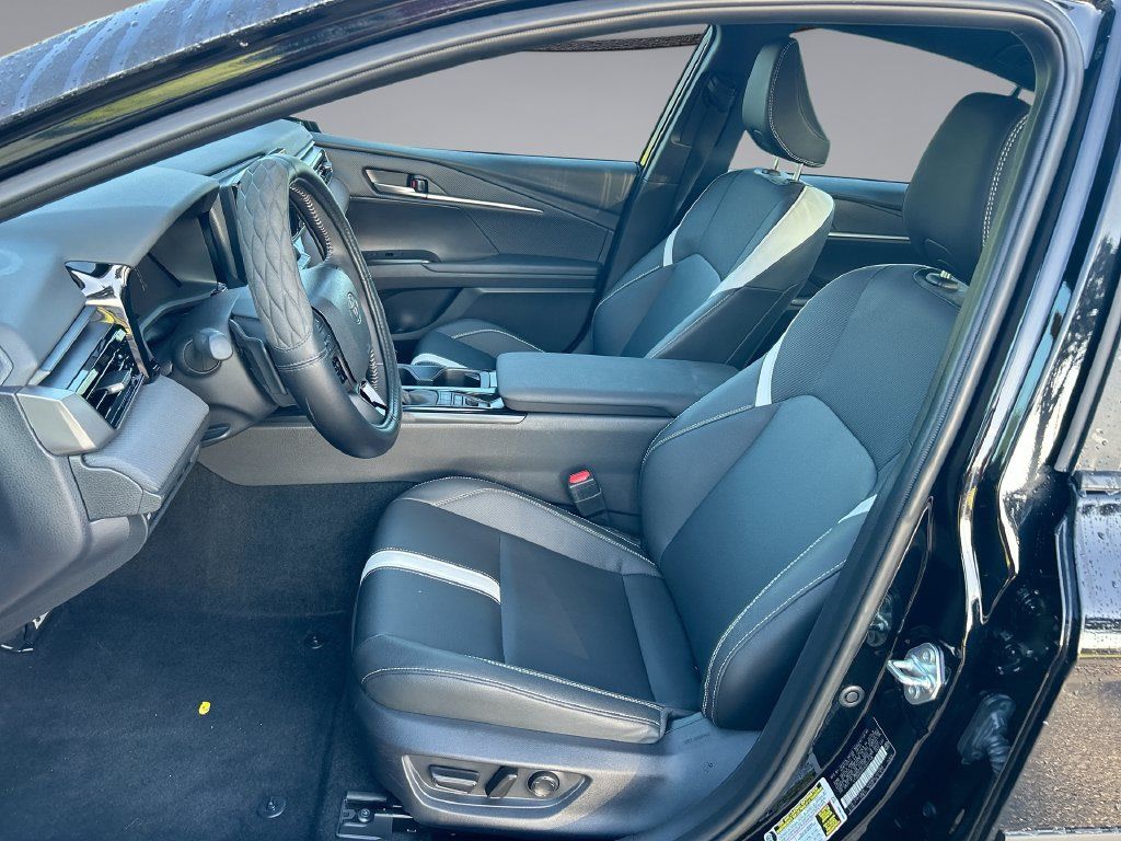Used 2025 Toyota Camry SE FWD image 11