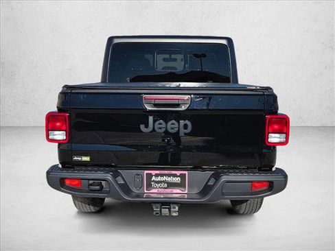Used 2022 Jeep Gladiator Sport image 7