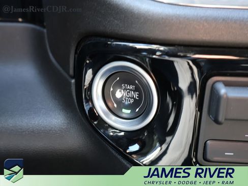 Used 2025 Chevrolet Silverado 1500 LT AWD/4WD image 31