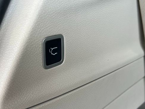 Used 2024 Chrysler Pacifica Touring-L image 22