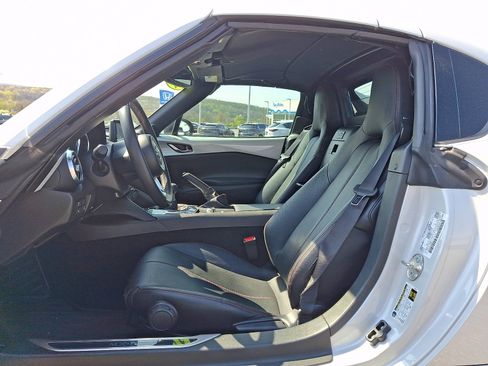 Used 2018 MAZDA MX-5 Miata RF Grand Touring RWD image 12