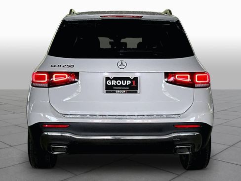 Used 2022 Mercedes-Benz GLB 250 image 4