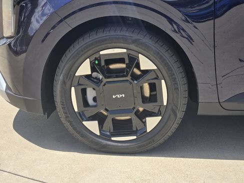 New 2026 Kia Carnival EX FWD image 9