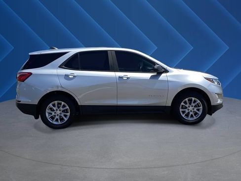 Used 2020 Chevrolet Equinox LS AWD/4WD image 2