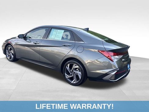 Used 2025 Hyundai Elantra SEL FWD image 4