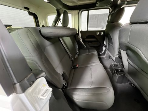 Used 2022 Jeep Wrangler Unlimited Sahara w/ LED Lighting Group image 26