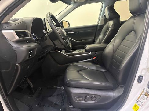Used 2023 Toyota Highlander XLE AWD/4WD image 21