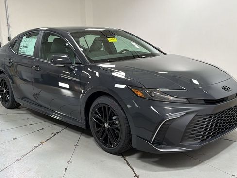 New 2026 Toyota Camry SE image 3