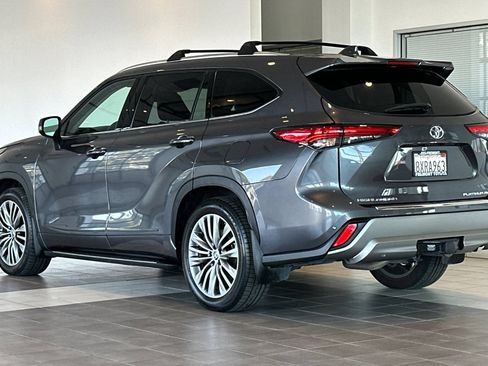 Certified 2021 Toyota Highlander Platinum AWD/4WD image 6