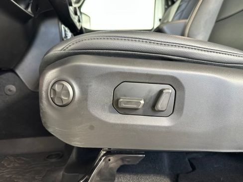 Used 2025 Jeep Wrangler Unlimited Sahara AWD/4WD image 23