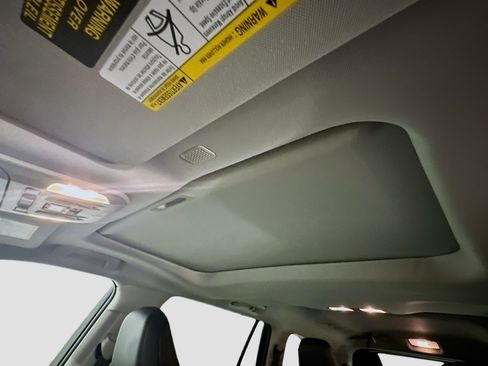 Used 2022 Toyota Highlander XLE image 27