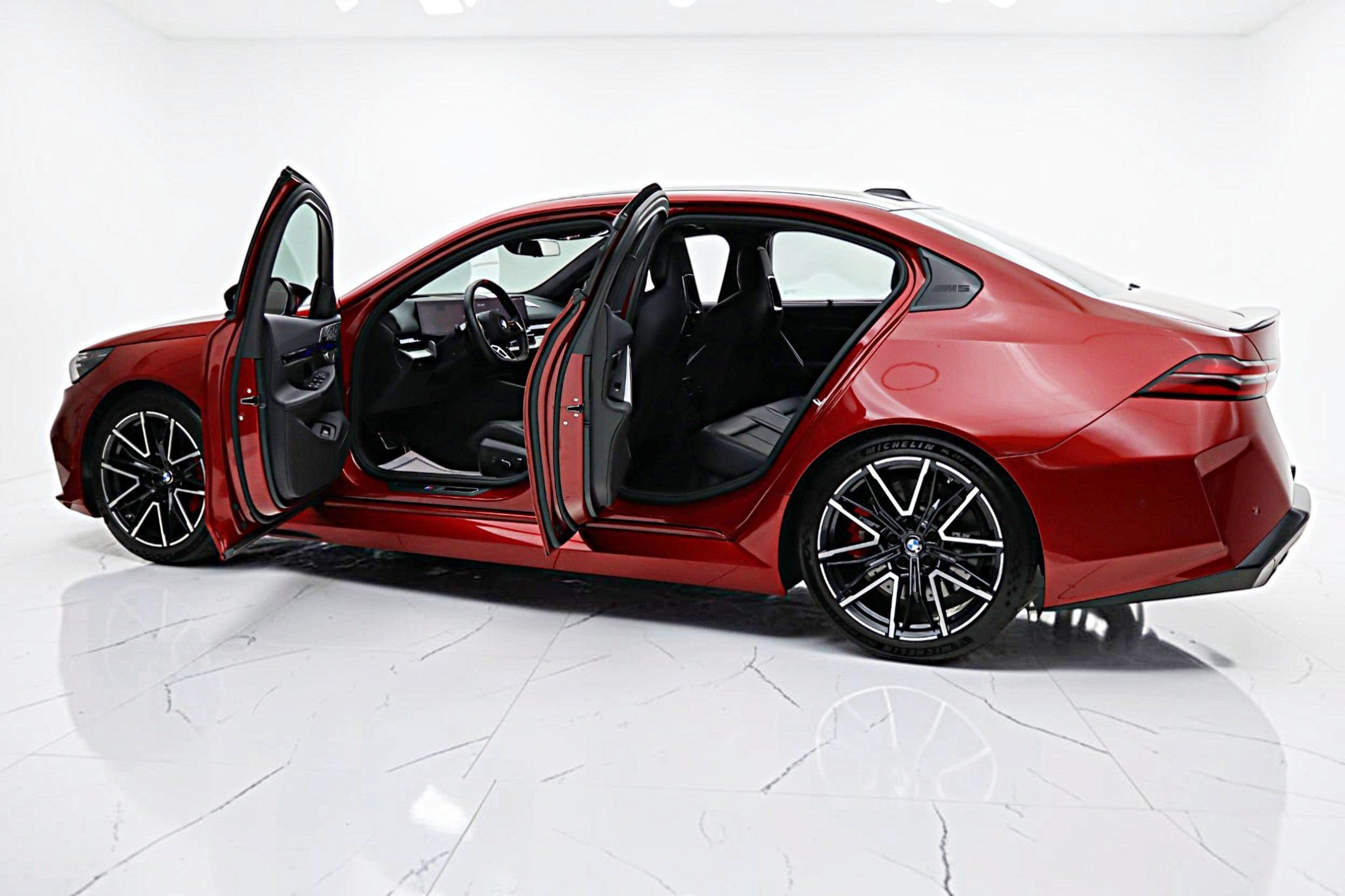Used 2025 BMW M5 w/ Carbon Package AWD/4WD image 5