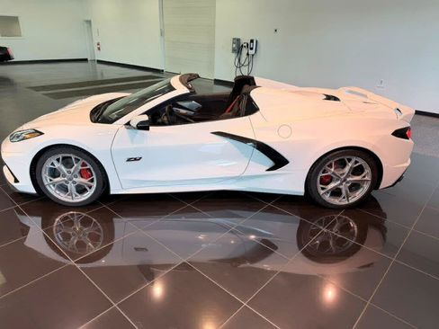 Used 2023 Chevrolet Corvette Stingray Premium Conv w/ Z51 Performance Package RWD image 17
