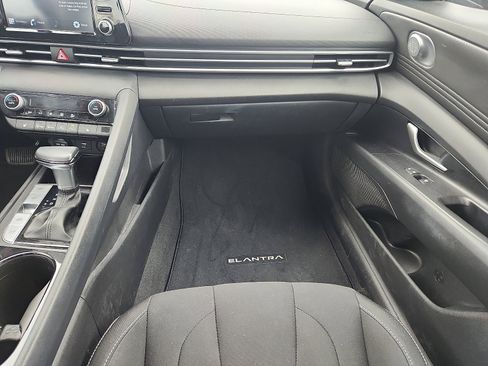 Certified 2021 Hyundai Elantra SEL w/ Convenience Package FWD image 11