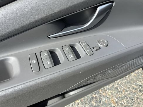 Used 2022 Hyundai Elantra SEL FWD image 11