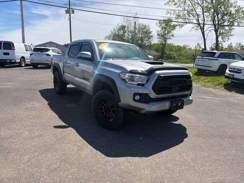 Used 2019 Toyota Tacoma TRD Sport w/ Technology Package AWD/4WD image 1