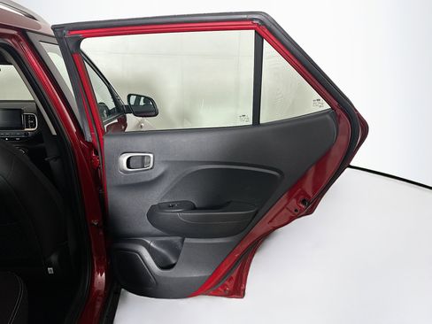 Used 2025 Hyundai Venue SEL image 29