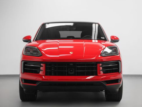 Certified 2024 Porsche Cayenne Coupe AWD/4WD image 8