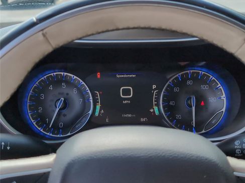 Used 2018 Chrysler Pacifica Limited FWD image 24