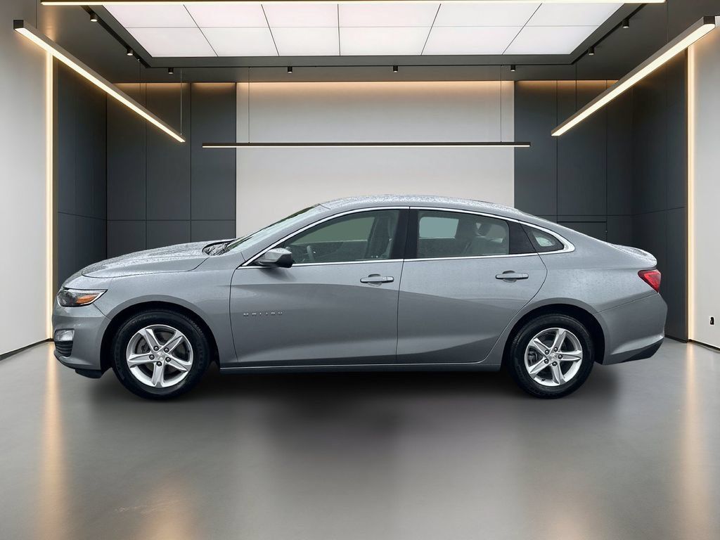 Used 2024 Chevrolet Malibu LS FWD image 2